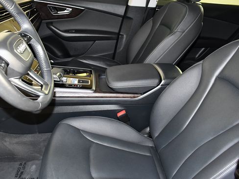 Used 2020 Audi Q8 Premium Plus w/ Premium Plus Package AWD/4WD image 35