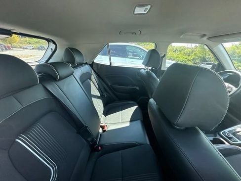 Used 2022 Hyundai Venue Limited FWD image 31