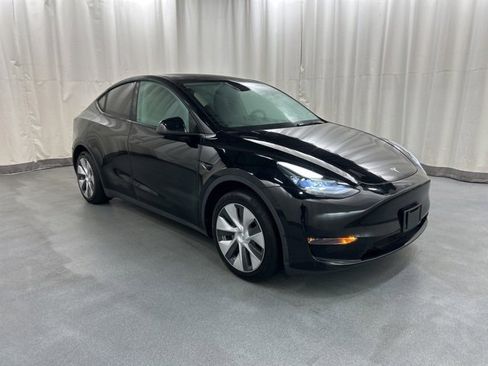 Used 2024 Tesla Model Y Long Range image 1