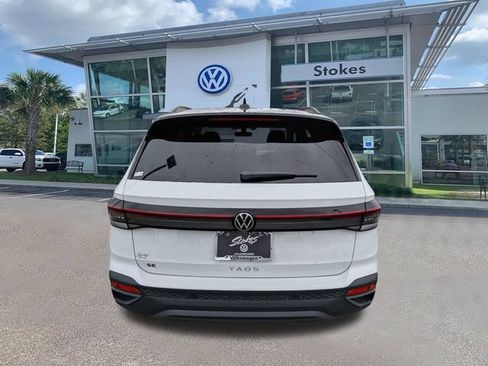 New 2026 Volkswagen Taos SE FWD image 5