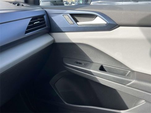 Certified 2022 Volkswagen Taos SE w/ IQ.Drive SE Package image 34