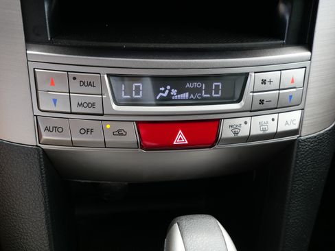 Used 2012 Subaru Outback 2.5i Limited w/ Moonroof Pkg AWD/4WD image 23
