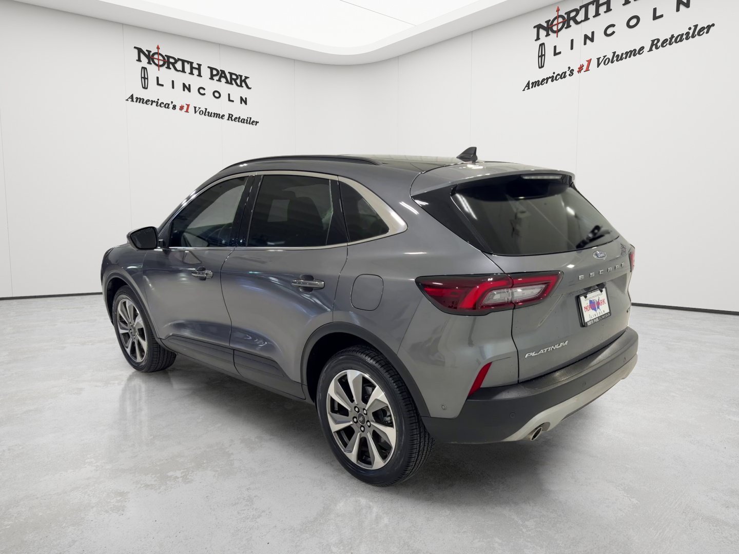 Used 2023 Ford Escape Platinum w/ Premium Technology Package AWD/4WD image 3