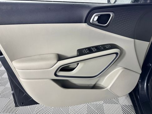 Used 2020 Kia Soul S image 9