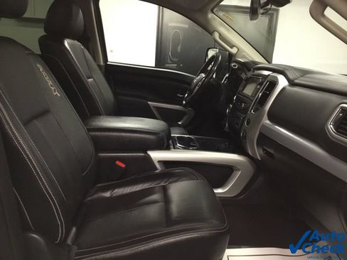 Used 2019 Nissan Titan PRO-4X w/ Pro-4x Convenience Package AWD/4WD image 43