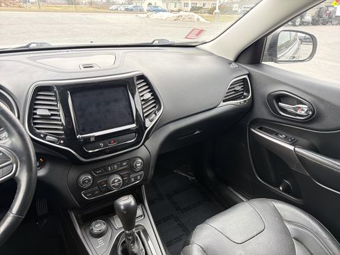 Used 2019 Jeep Cherokee Limited image 22