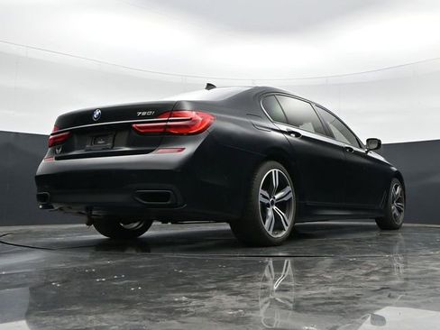 Used 2018 BMW 750i w/ Executive Package RWD image 32
