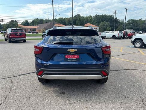 Used 2024 Chevrolet Trax LT w/ Driver Confidence Package FWD image 5
