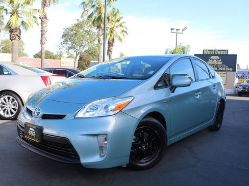 Used 2015 Toyota Prius Four FWD image 33