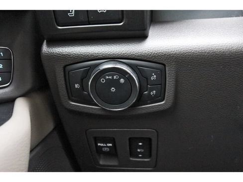 Used 2019 Ford Expedition Limited w/ Equipment Group 301A RWD image 19