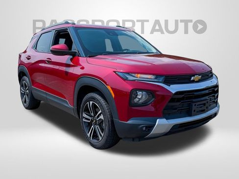Used 2021 Chevrolet TrailBlazer LT w/ Convenience Package AWD/4WD image 2