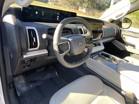 Certified 2025 Ford Expedition Active image 23