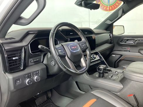 Used 2024 GMC Sierra 1500 AT4 w/ Technology Package AWD/4WD image 18