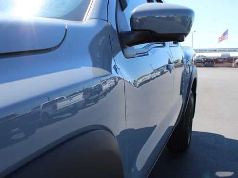 Used 2023 Nissan Frontier PRO-4X image 12