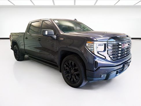 Used 2022 GMC Sierra 1500 Denali w/ Denali Reserve Package AWD/4WD image 3