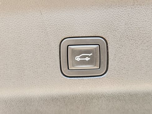 Used 2023 GMC Yukon XL Denali Ultimate w/ LPO, Floor Liner Package AWD/4WD image 10