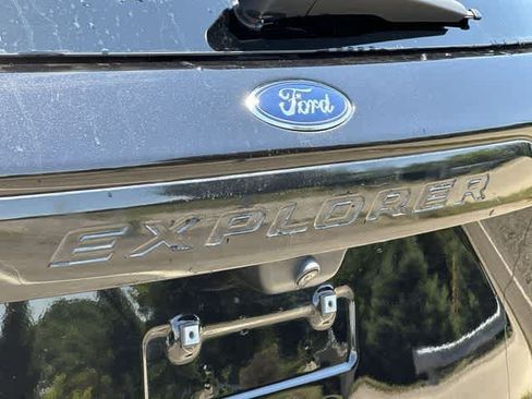 Used 2023 Ford Explorer XLT w/ Equipment Group 202A AWD/4WD image 17