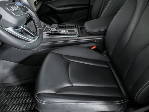Used 2022 Audi Q8 Premium Plus AWD/4WD image 21