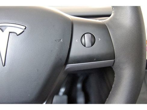 Used 2023 Tesla Model Y Long Range AWD/4WD image 18