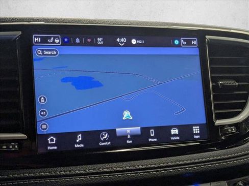 Used 2025 Chrysler Pacifica Limited image 14