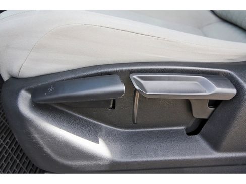 Used 2018 Volkswagen Tiguan S image 28