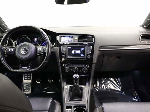 Used 2017 Volkswagen Golf R 4-Door image 14