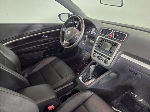 Used 2016 Volkswagen Eos Komfort FWD image 32