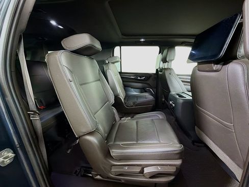 Used 2021 GMC Yukon XL Denali w/ Denali Premium Package AWD/4WD image 32