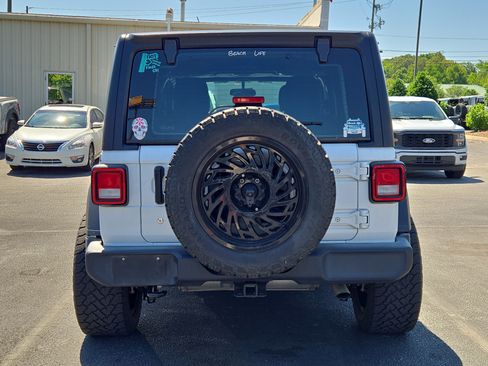 Used 2022 Jeep Wrangler Unlimited Sport AWD/4WD image 6