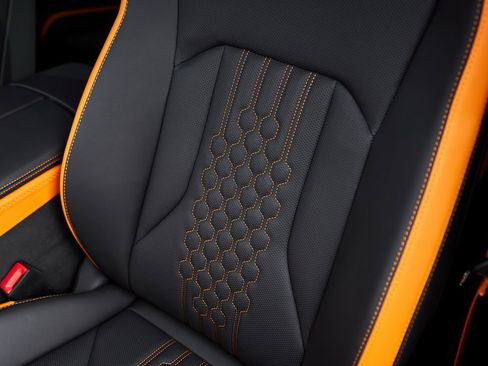 Used 2025 Lamborghini Urus SE image 45