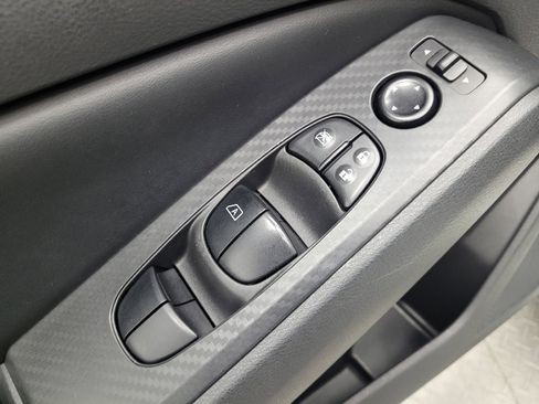 Used 2025 Nissan Altima 2.5 SV FWD image 27