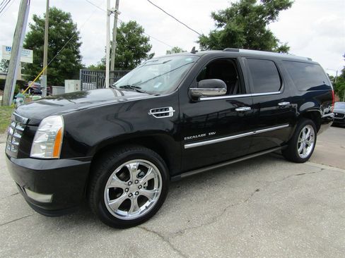 Used 2011 Cadillac Escalade ESV Premium RWD image 2