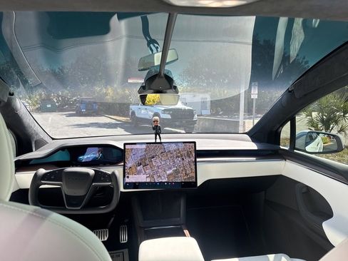 Used 2022 Tesla Model X image 29