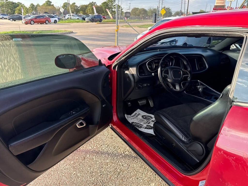 Used 2017 Dodge Challenger R/T Scat Pack w/ Leather Interior Group RWD image 22