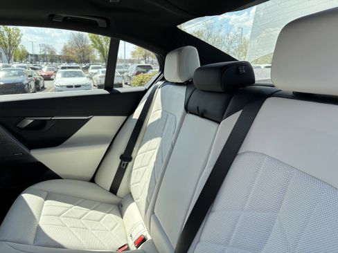 Certified 2026 BMW 530i RWD image 31