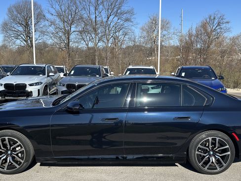 Used 2024 BMW i7 xDrive60 image 7