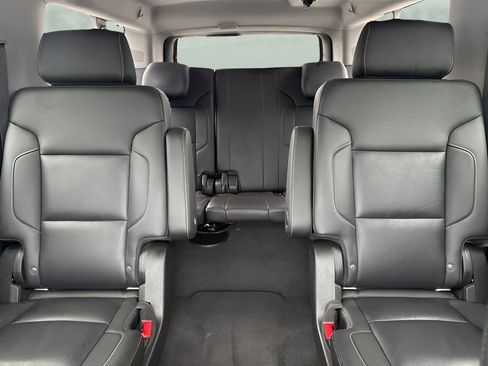 Used 2020 Chevrolet Suburban Premier AWD/4WD image 13