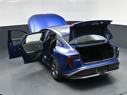 New 2025 Kia K4 LXS image 15