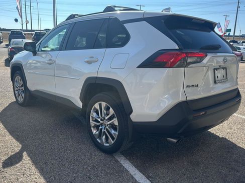 Used 2023 Toyota RAV4 XLE Premium image 7