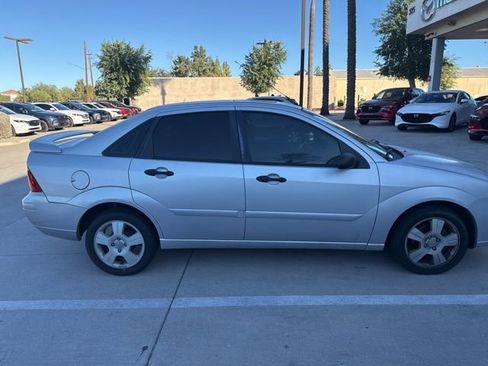Used 2006 Ford Focus ZX4 Sedan image 4