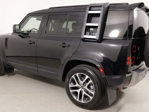 Used 2022 Land Rover Defender 110 SE image 17