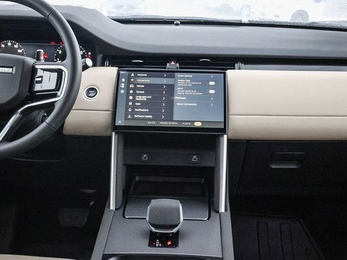 Used 2025 Land Rover Discovery Sport S image 22