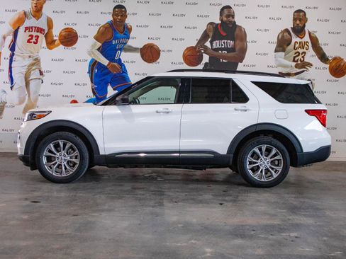 Used 2023 Ford Explorer XLT w/ Equipment Group 202A image 16