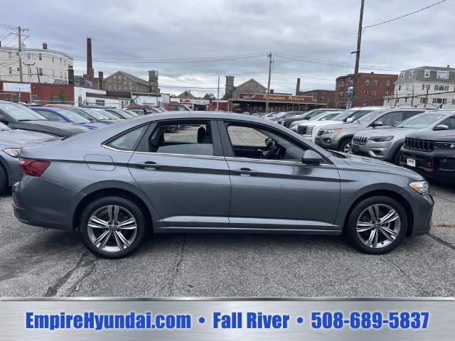 Used 2024 Volkswagen Jetta SE FWD image 3