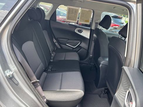 Used 2025 Kia Soul LX w/ LX Technology Package FWD image 23