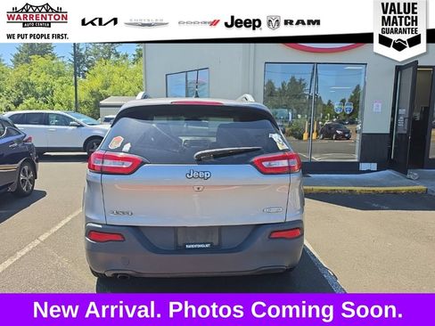 Used 2015 Jeep Cherokee Latitude AWD/4WD image 5