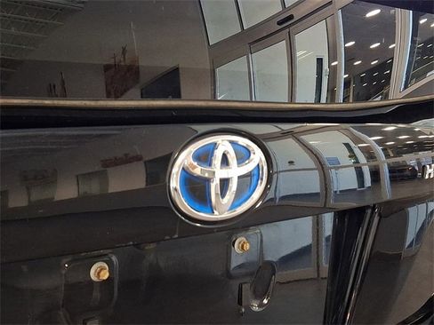 Used 2017 Toyota Prius Two w/ Carpet Mat Package image 28