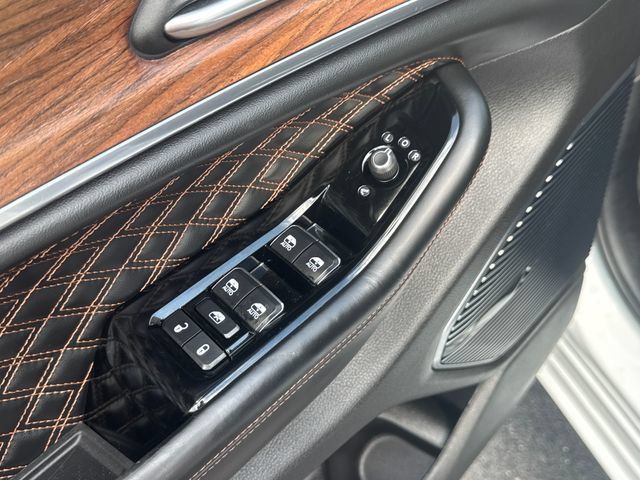Used 2023 Jeep Grand Cherokee L Summit AWD/4WD image 19