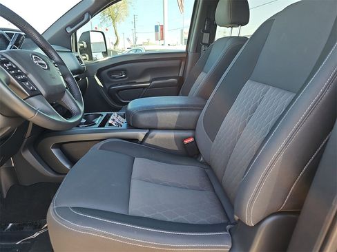 Used 2024 Nissan Titan SV image 14