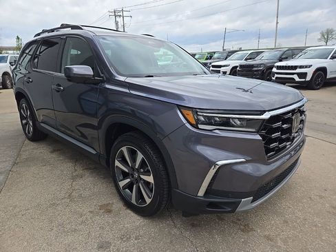 Used 2024 Honda Pilot Elite image 11